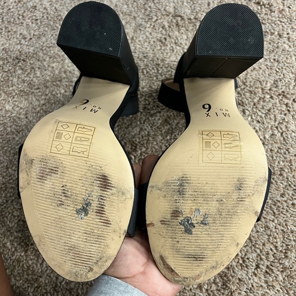 Heels - Picture 3 of 3